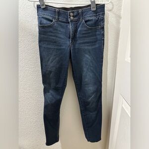 Medium wash skinny jeans